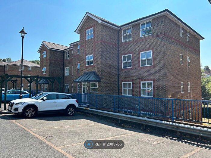 2 Bedroom Flat To Rent In River Bank Close, Maidstone, ME15