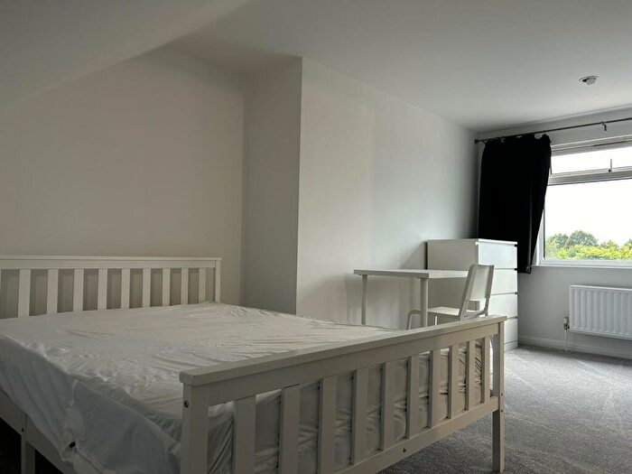 2 Bedroom House To Rent In Braemar Crescent, Bristol, BS7