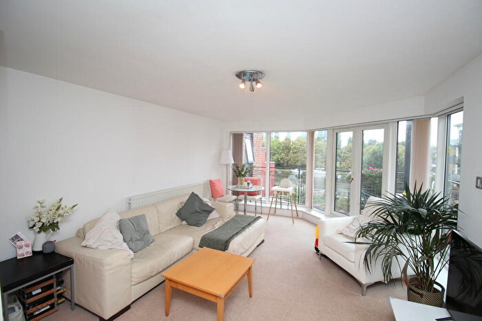 2 Bedroom Apartment To Rent In Charter Quay, KT1