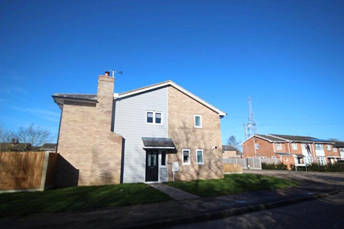 3 Bedroom Semi-Detached House To Rent In Glovers Field, Brentwood, Essex, CM15
