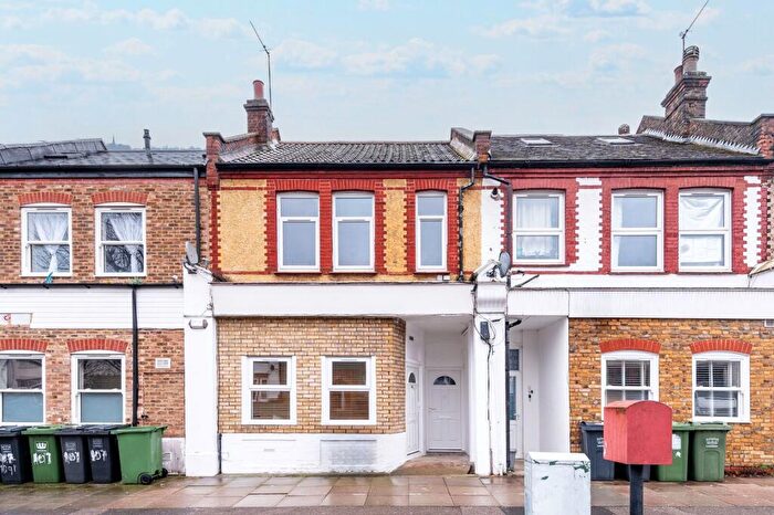 1 Bedroom Flat For Sale In Springbank Road, Hither Green, London, SE13