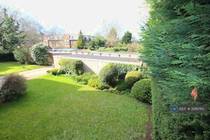 2 Bedroom Flat To Rent In Woodlea Lodge, Enfield, EN1