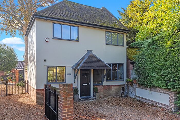 2 Bedroom Detached House For Sale In Condor Road, Laleham, TW18