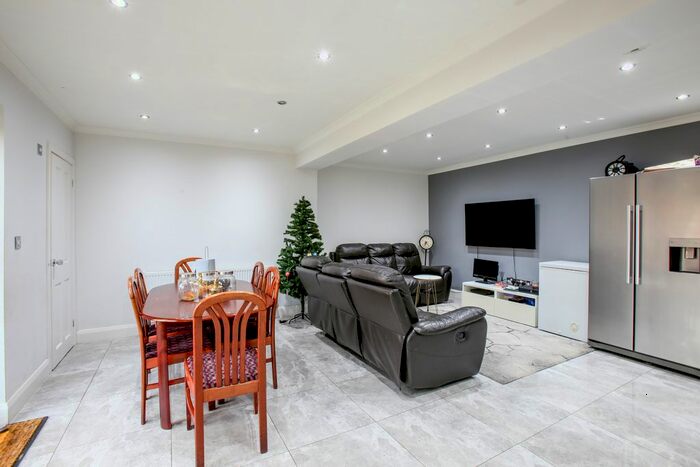 3 Bedroom Semi-Detached House To Rent In Field Close, Hounslow, TW4