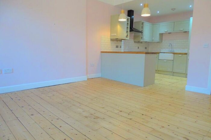 2 Bedroom Flat To Rent In Unfurnished Spacious Bed @ Argyle St, Finnieston, G3