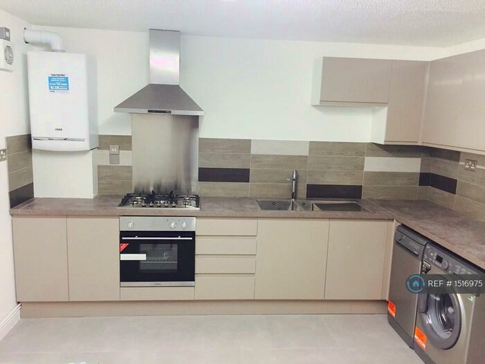 6 Bedroom Terraced House To Rent In Gadd Street, Nottingham, NG7