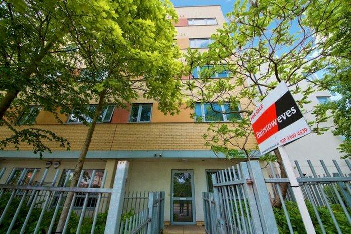 1 Bedroom Flat To Rent In Main Avenue, Enfield, EN1