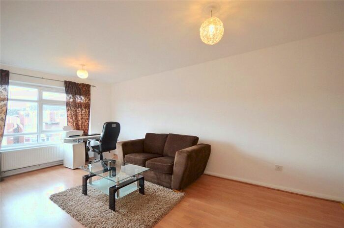 2 Bedroom Flat To Rent In Font Hills, East Finchley, London, N2