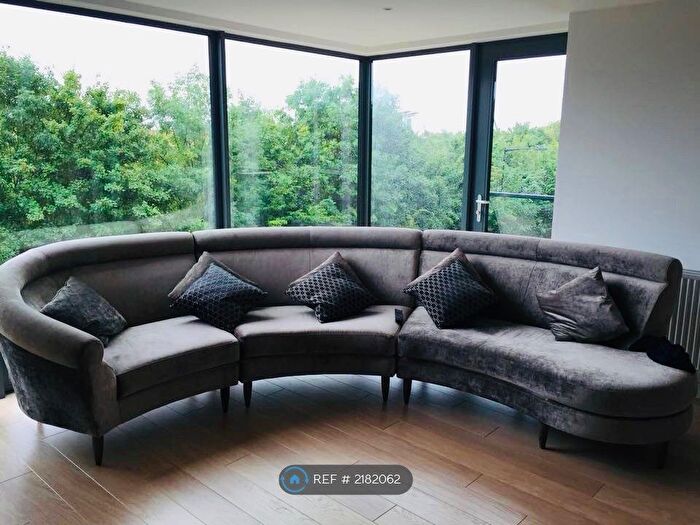 2 Bedroom Flat To Rent In Kingfisher Heights, London, N17