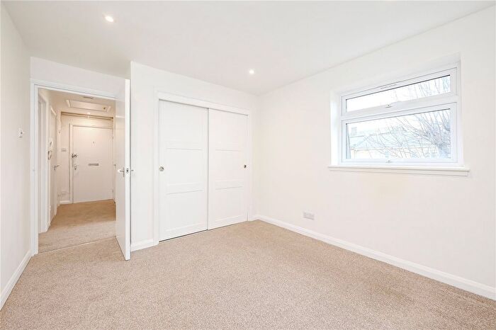 1 Bedroom Flat For Sale In Gumley Gardens, Isleworth, TW7