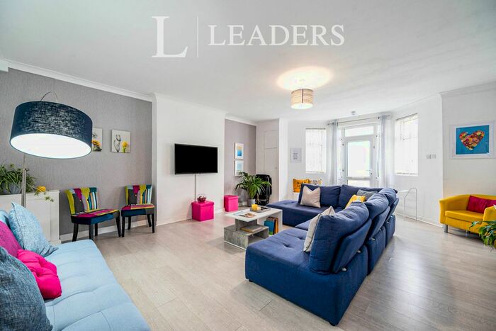 3 Bedroom Flat To Rent In Clarence Parade, Southsea, PO5