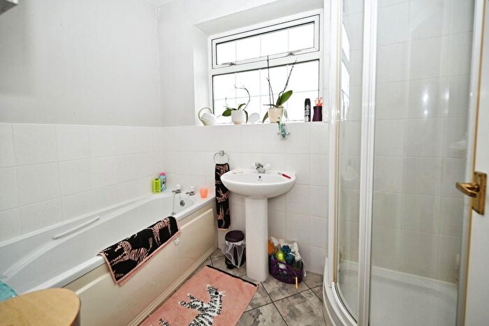 5 Bedroom Detached House For Sale In Layton Avenue, Rawdon, Leeds, LS19