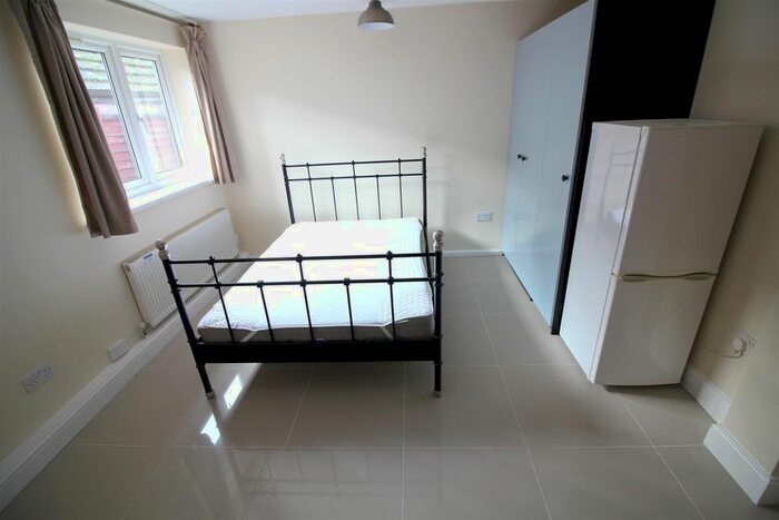 Studio To Rent In Hanworth Road, Hounslow TW4