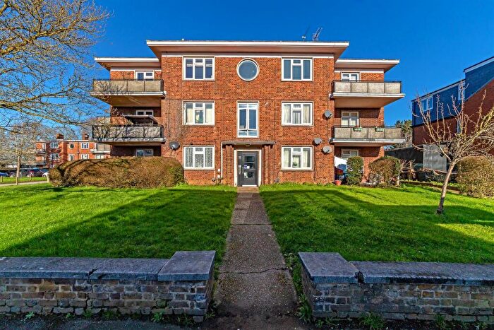 2 Bedroom Apartment To Rent In Hatfield Road, St. Albans, AL1