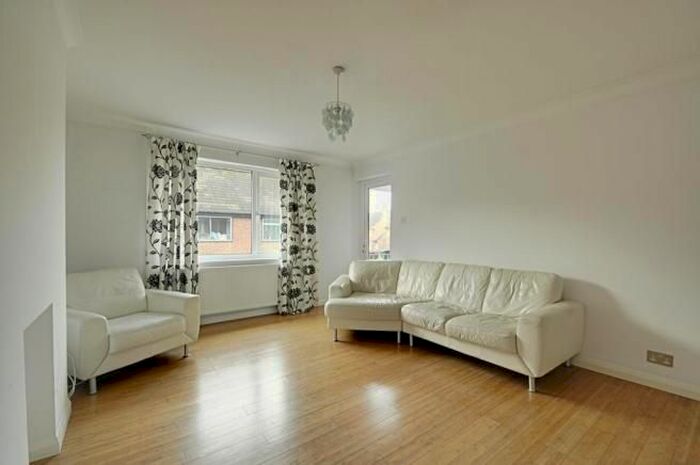 2 Bedroom Flat To Rent In Hartington Road, Chiswick, W4