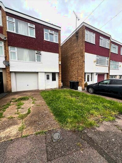 3 Bedroom End Of Terrace House To Rent In Artemis Close, Driveway &amp; Garage, Gravesend, DA12