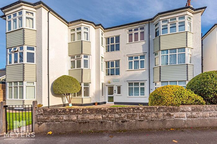 2 Bedroom Flat For Sale In Windsor Mansions, Bournemouth, BH6