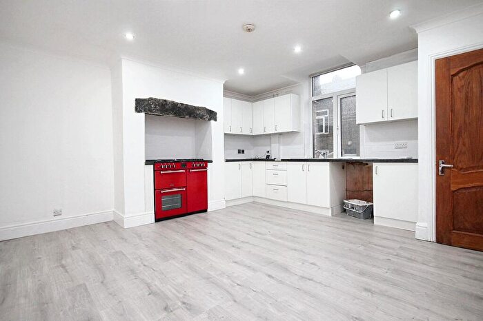 4 Bedroom Terraced House To Rent In Oakleigh Terrace, Todmorden, OL14