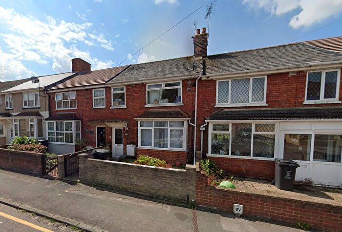 3 Bedroom Terraced House To Rent In Morrison Street, Swindon, SN2