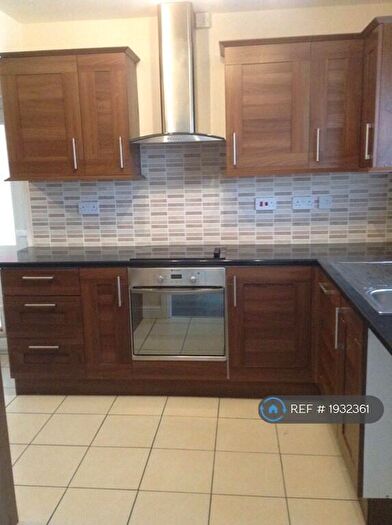 3 Bedroom Semi-Detached House To Rent In St Lawrence Road, Nuneaton, CV10