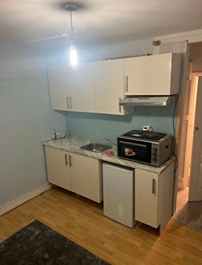 1 Bedroom Flat To Rent In New North Road, Ilford, Essex, IG6