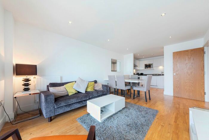 3 Bedroom Flat To Rent In Beacon Point, Dowells Street, New Capital Quay, London, SE10