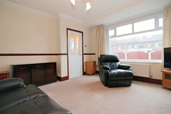 3 Bedroom Terraced House For Sale In Stanningley Road, Leeds, LS13