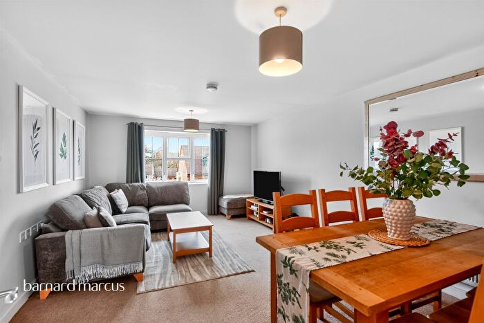 2 Bedroom Flat For Sale In Field Oaks Way, Merstham, Redhill, RH1