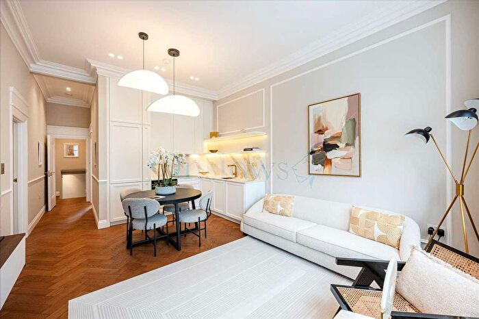 2 Bedroom Flat For Sale In Redcliffe Square, London, SW10