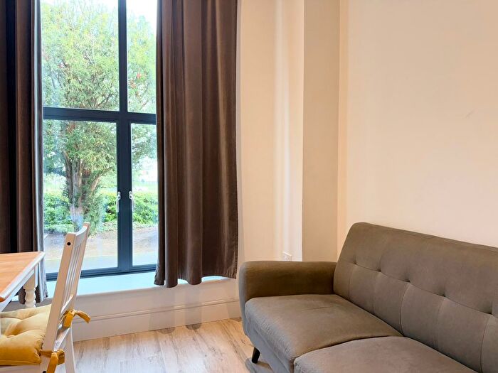 1 Bedroom Flat To Rent In Nixey Close, Slough, SL1