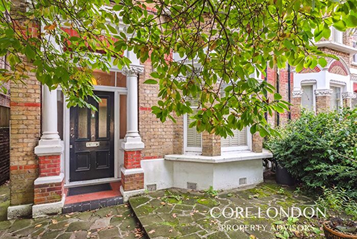 2 Bedroom Flat To Rent In Harvard Road, London, W4