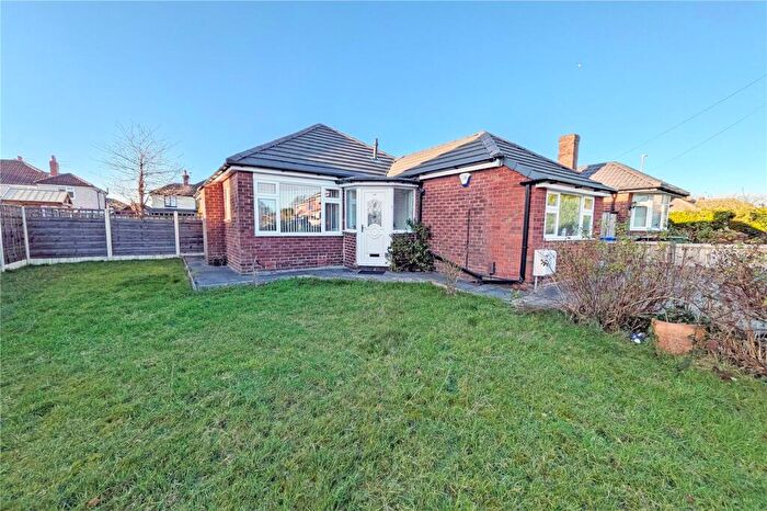 3 Bedroom Bungalow For Sale In Lumb Lane, Audenshaw, Tameside, M34