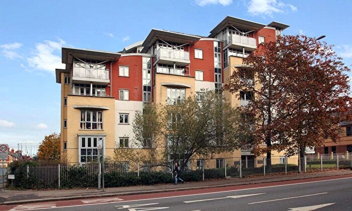 2 Bedroom Flat For Sale In The Pinnacle, Kings Road, Reading, Berkshire, RG1