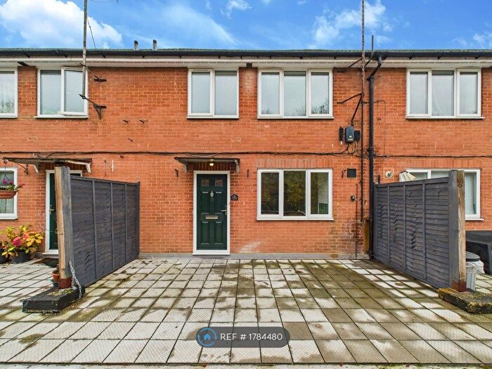 3 Bedroom Maisonette To Rent In Main Parade Flats, Chorleywood, Rickmansworth, WD3