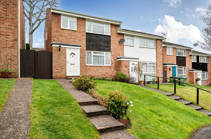 3 Bedroom Semi Detached House For Sale In Oakwood Drive, Lordswood, Southampton, Hampshire, SO16