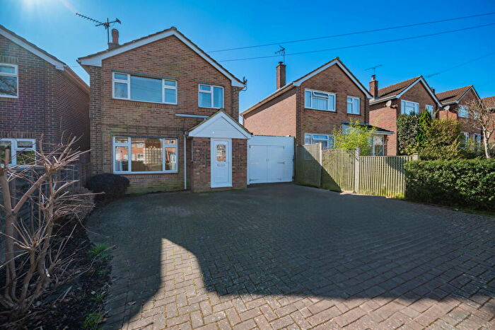 3 Bedroom Link Detached House To Rent In Dell Close, Fair Oak, Eastleigh, SO50