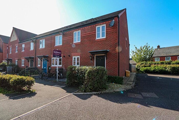 3 Bedroom Mews To Rent In Hardings Wood Avenue, Sandbach, CW11