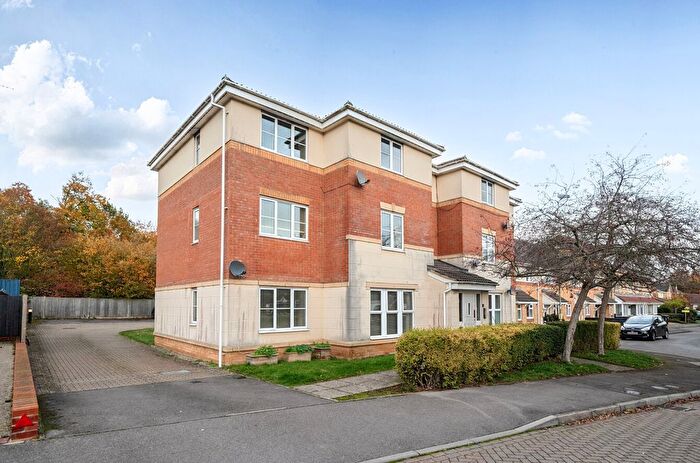 2 Bedroom Flat For Sale In Yew Court, Hibiscus Crescent, Andover, SP10