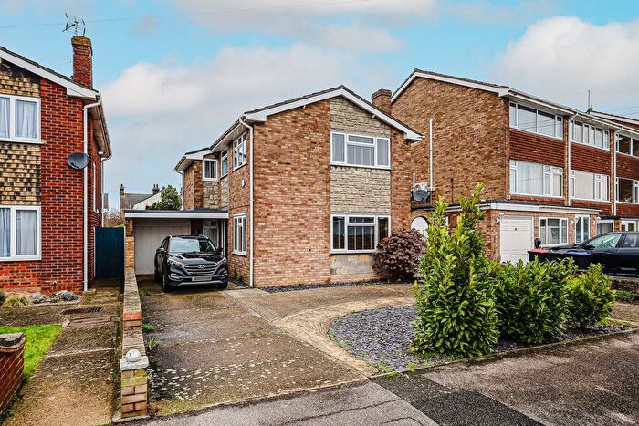 3 Bedroom Detached House For Sale In Gunners Road, Southend-On-Sea, SS3