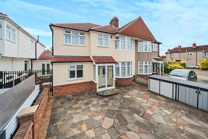 5 Bedroom Detached House For Sale In Hurst Road, Sidcup, DA15