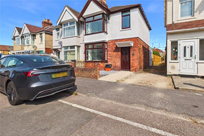 3 Bedroom Semi Detached House For Sale In Ferndale Road, Swindon, Wiltshire, SN2