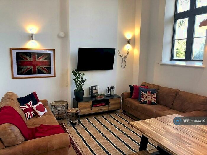 7 Bedroom Semi-Detached House To Rent In Crookesmoor Road, Sheffield, S6