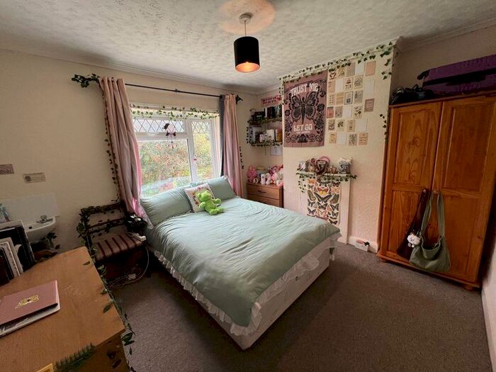 4 Bedroom Semi-Detached House To Rent In Medmerry Hill, Brighton, BN2