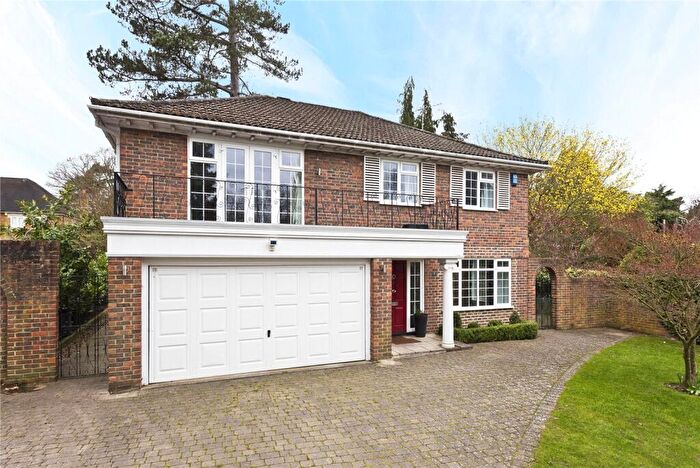 5 Bedroom Detached House To Rent In Farleton Close, Weybridge, Surrey, KT13