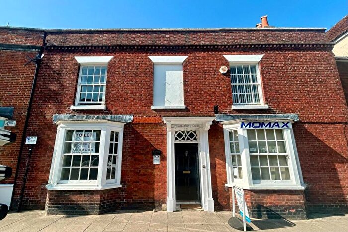 1 Bedroom Apartment To Rent In High Street, Petersfield, Hampshire, GU32