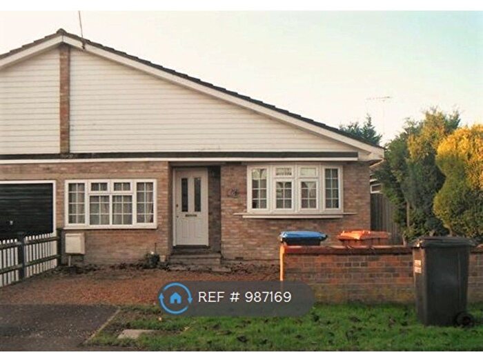 3 Bedroom Bungalow To Rent In Knolles Crescent, North Mymms, Hatfield, AL9