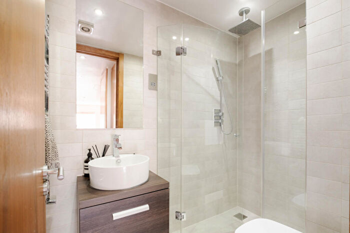 2 Bedroom Flat For Sale In Albion Drive, London, E8