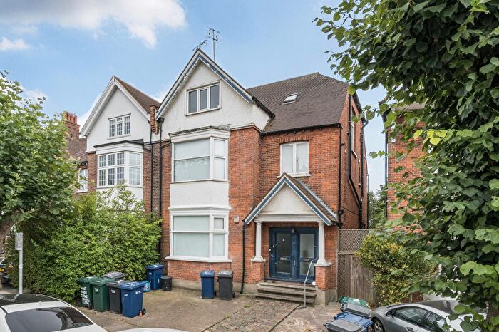 2 Bedroom Apartment To Rent In Woodstock Road, Golders Green, NW11