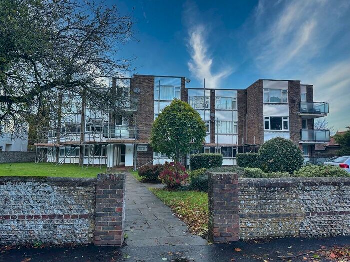 1 Bedroom Flat To Rent In Chesswood Road, Worthing, West Sussex, BN11