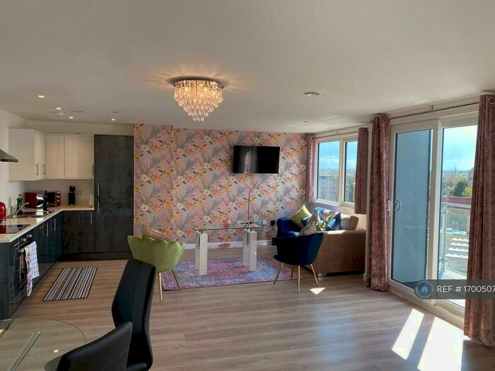 2 Bedroom Penthouse To Rent In Broadway, Peterborough, PE1